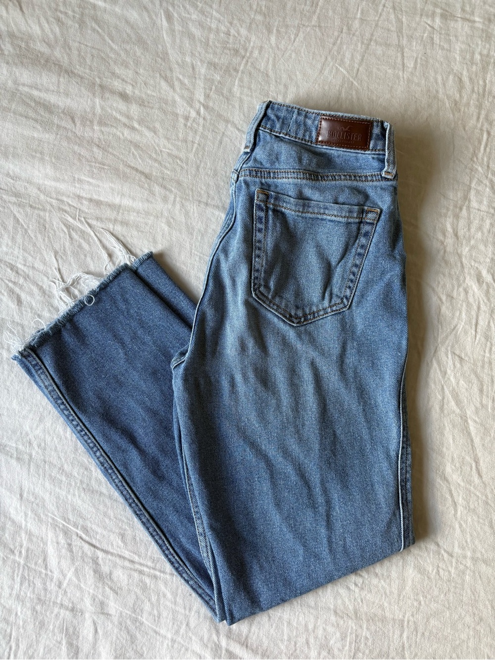 Hollister High-Rise Women's Jeans in Mid Blue Wash